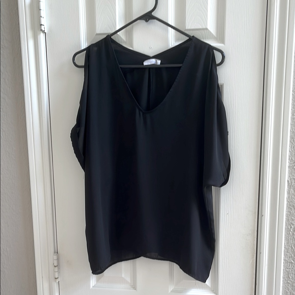 Lush Women's Black Short Sleeve Blouse V Neck Cold Shoulder Top SIze Small